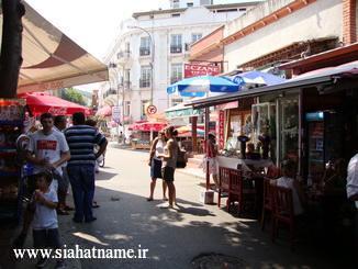 یکی از خیابون های فرعی داخل جزیره